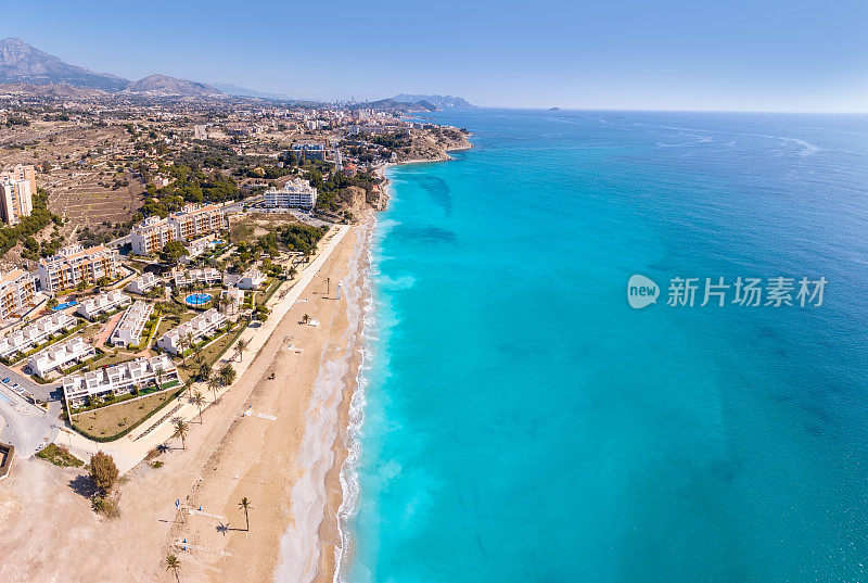 Villajoyosa Playa Paraiso在阿利坎特海滩无人机鸟瞰图在地中海